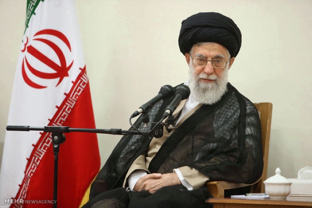نهیب ملت ایران دشمن را به عقب می راند 