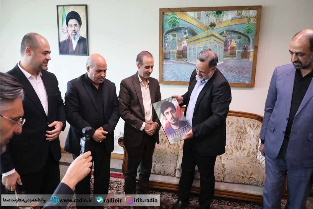 شهدا، پرچمداران عزت ایران‌ هستند