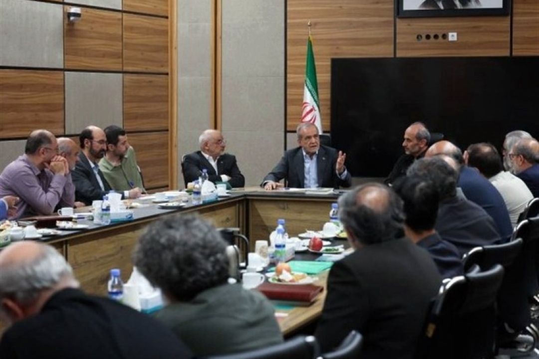 پزشكیان: بدون اذن رهبری هیچ تصمیمی در كشور اتخاذ نخواهد شد