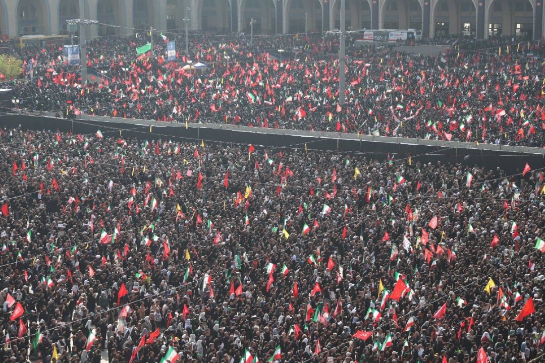كانال 12 تلویزیون اسرائیل: تشییع كنندگان ایرانی خواهان انتقام‌ هستند