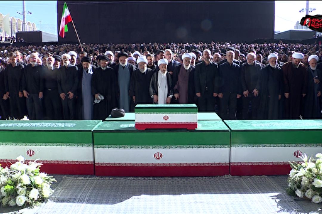 ایران برای پدر به قنوت ایستاد