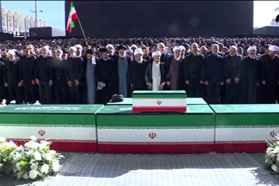ایران برای پدر به قنوت ایستاد