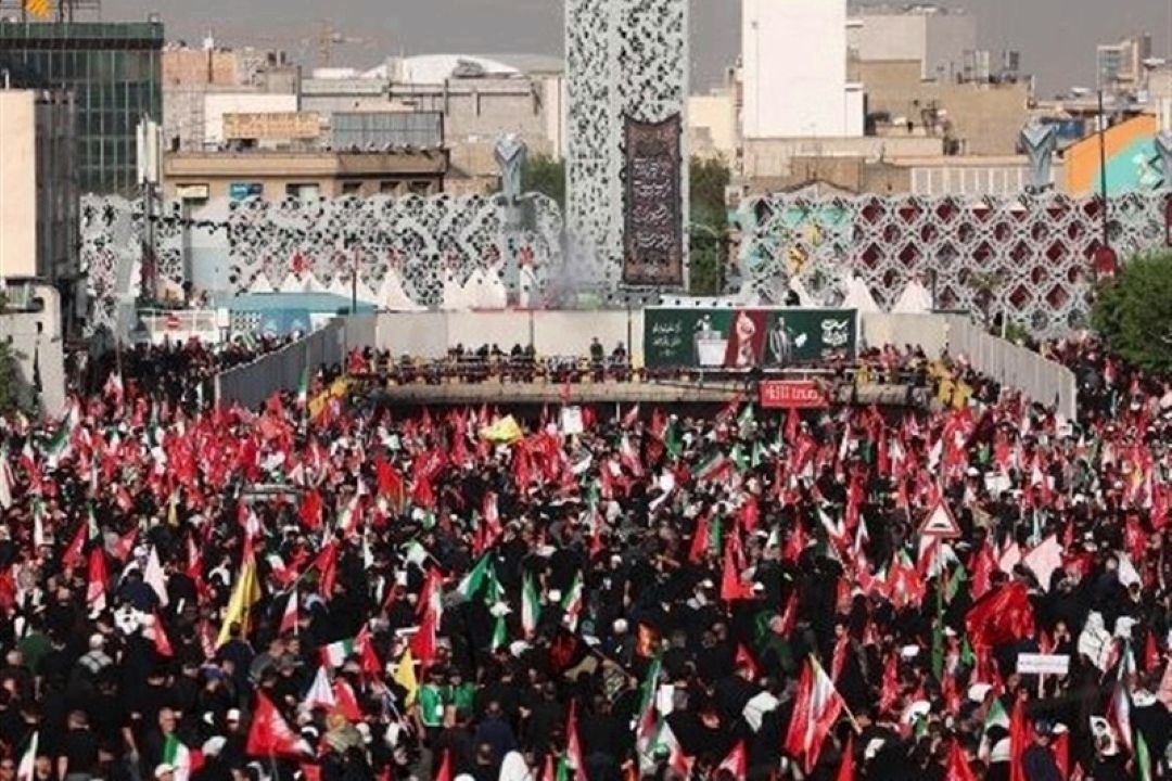 گزارش سی‌ان‌ان از حضور جمعیت عظیم عزاداران ایرانی