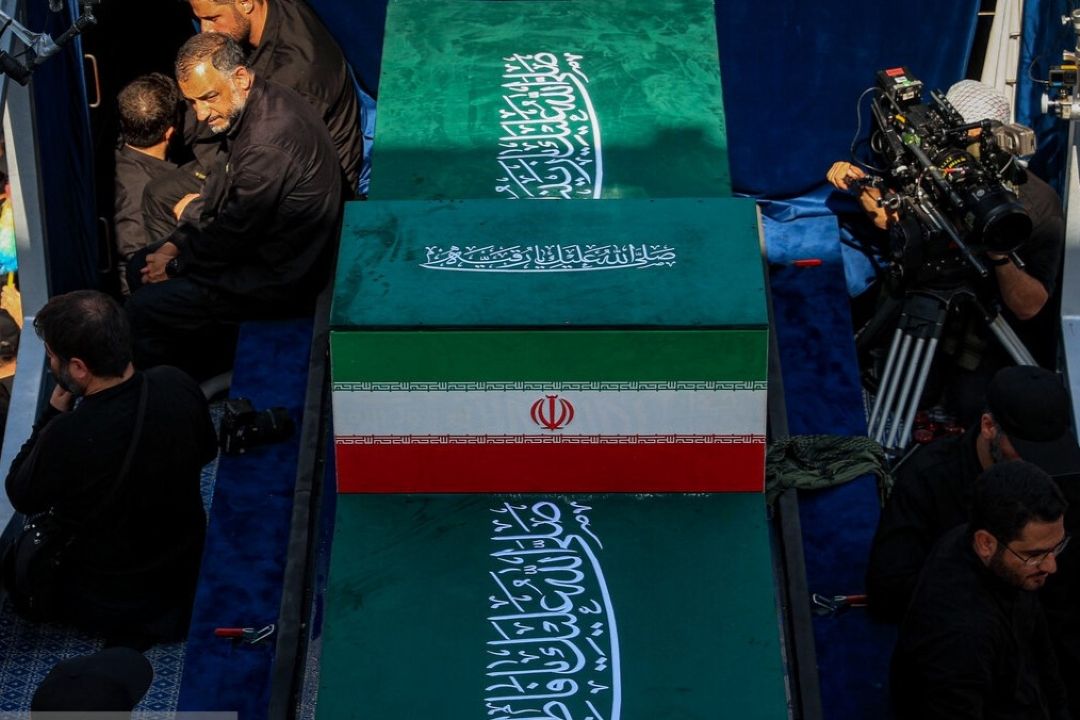 توقف خودرو برای رسیدن عزاداران/ پیكر مطهر با بالگرد در مسیر تشییع عبور خواهد كرد