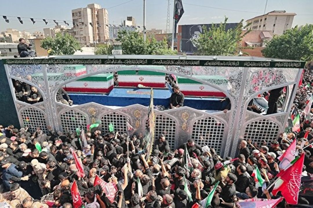 مراسم بدرقه پیكر مطهر رهبر شهید