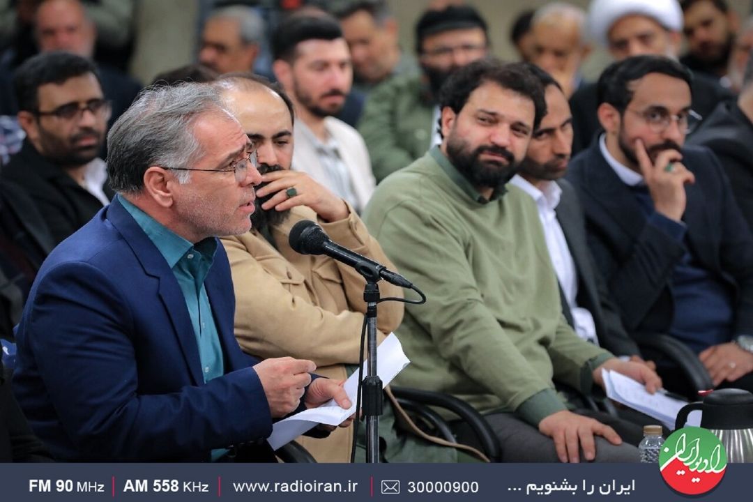 شعرخوانی در محضر رهبر شهید