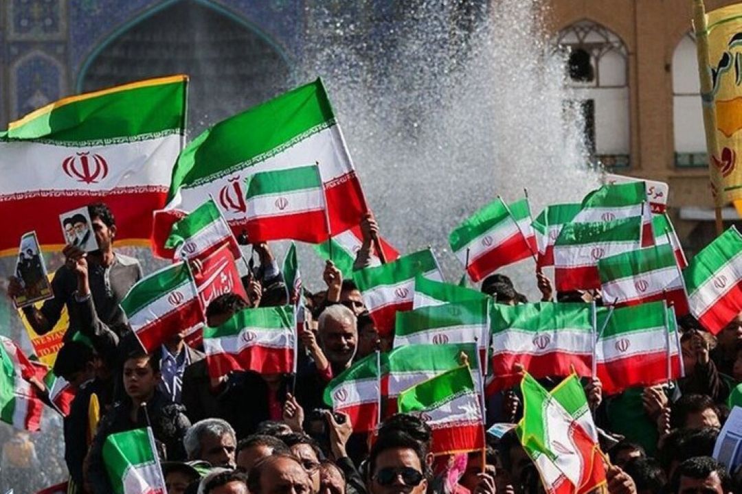 راز ماندگاری وحدت ملی در ایران؛ نگاهی به تفاوت «یكسان‌سازی» و «وحدت» از منظر امامین انقلاب