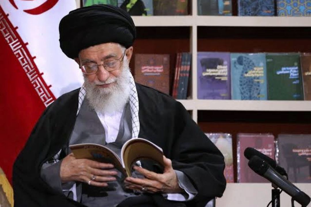 زبان فارسی در منظومه فكری آیت‌الله شهید خامنه‌ای فراتر از یك ابزار ارتباطی است