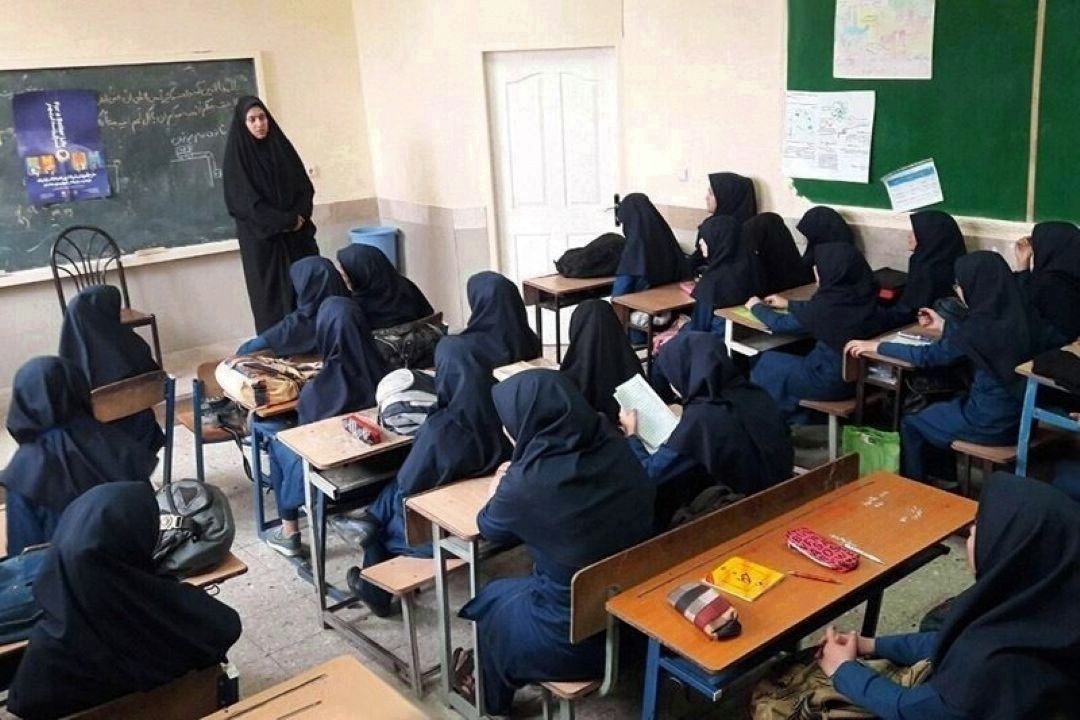 معلمان با وجود فشارهای اقتصادی، الگویی برای تاب‌آوری و حفظ كیفیت تولید هستند