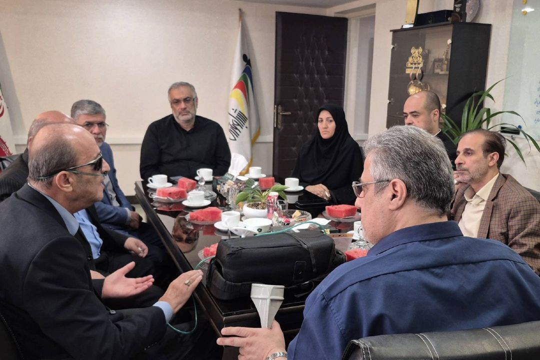 گزارش تصویری دیدار معاون صدا با حمید بهمنی، برنامه‌ساز رادیو ورزش و از ایثارگران دفاع مقدس