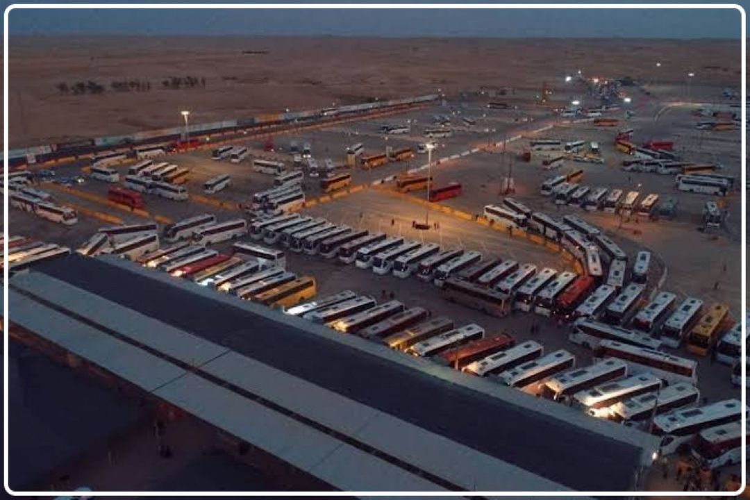 بیش از 900 دستگاه اتوبوس و ون در مرز مهران، زائران اربعین را جابه‌جا می‌كنند