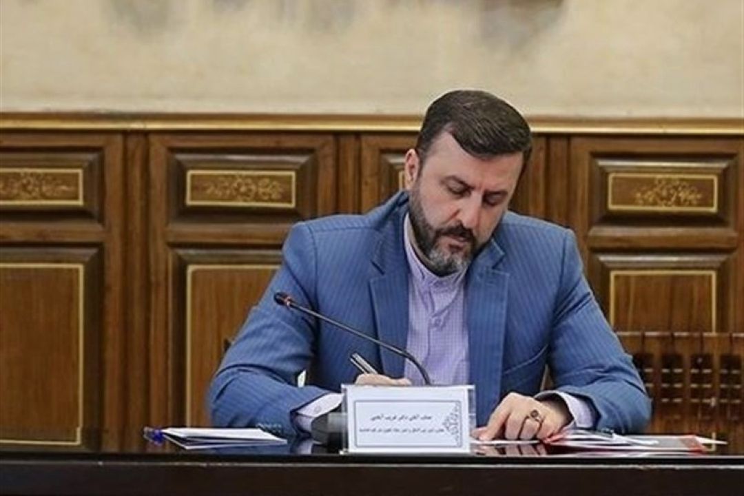 غریب‌آبادی: تنگه هرمز فقط با فرمان ایران بسته و باز می‌شود