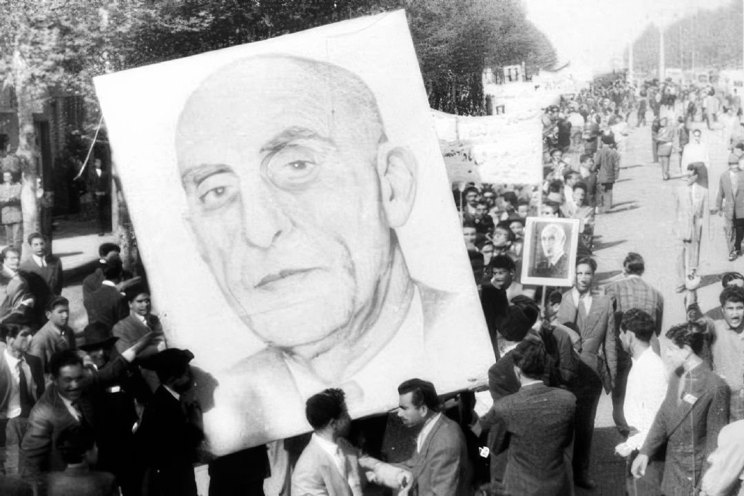 كودتای 28 مرداد نشان داد آمریكا‌ هركس نوكری‌اش‌ را نپذیرد، دشمن می‌داند
