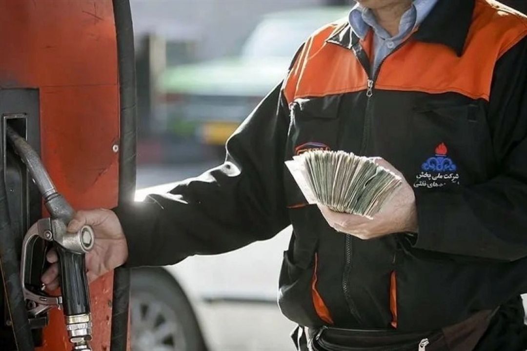 نرخ سوم بنزین برای كنترل مصرف است؛ تاكسی‌های اینترنتی نیازمند سهمیه ویژه هستند