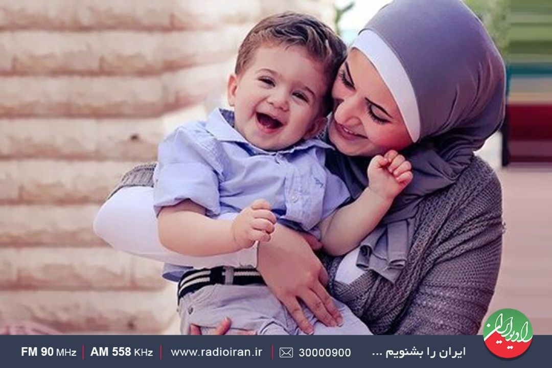 والدین به موضوع تربیت توجه كنند