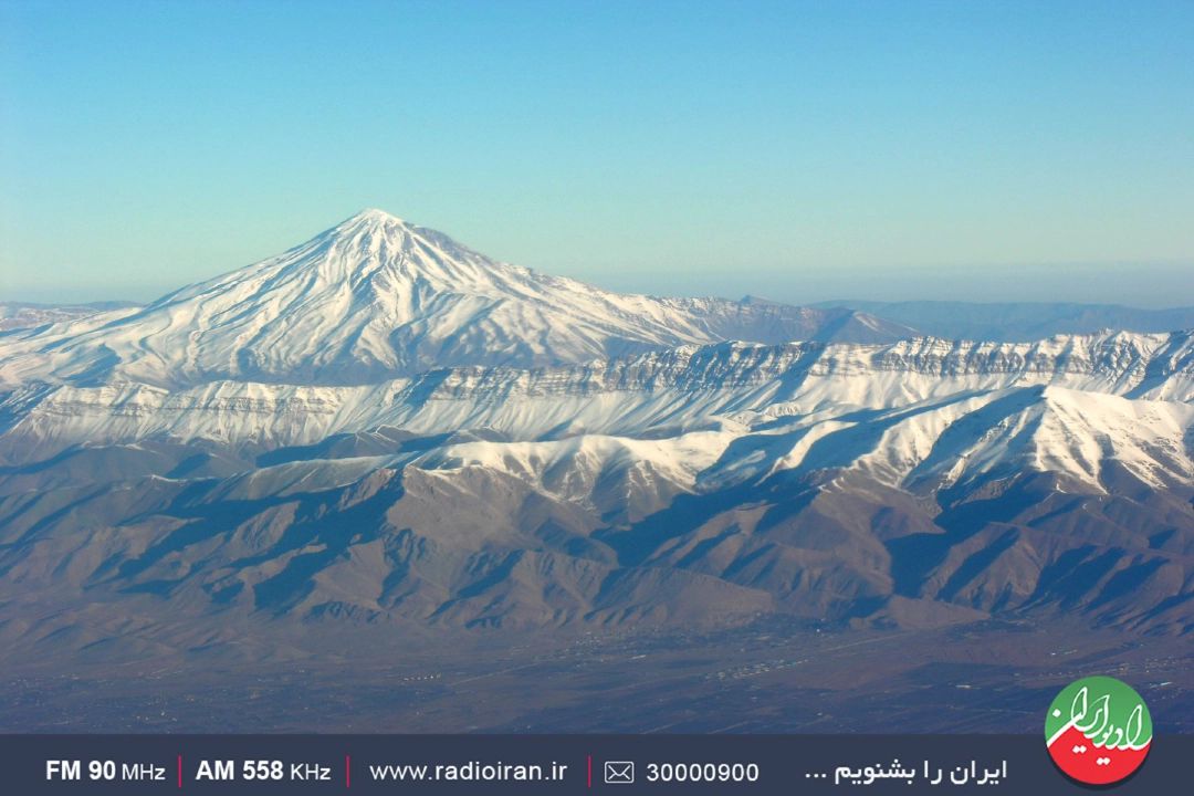 البرز روی میز عصرهنر