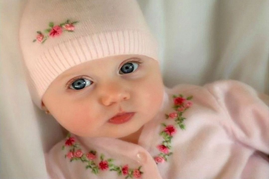 "دنیا به اضافه من " را از رادیو نمایش بشنوید 