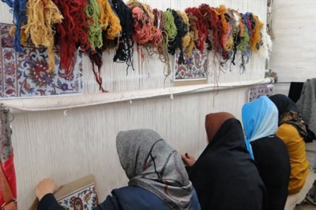 چتر بیمه روستائیان بر سر 700 هزار قالیباف