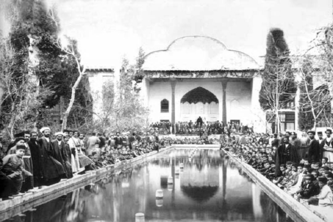 "شانزده سال " در رادیو نمایش 