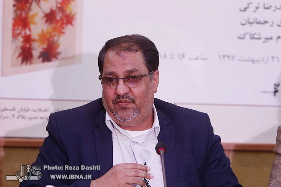 نشست نقدوبررسی كتاب «اخضر احمر»  برگزار شد