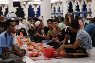 مراسم عبادی كشور مالزی در ماه مبارك رمضان 