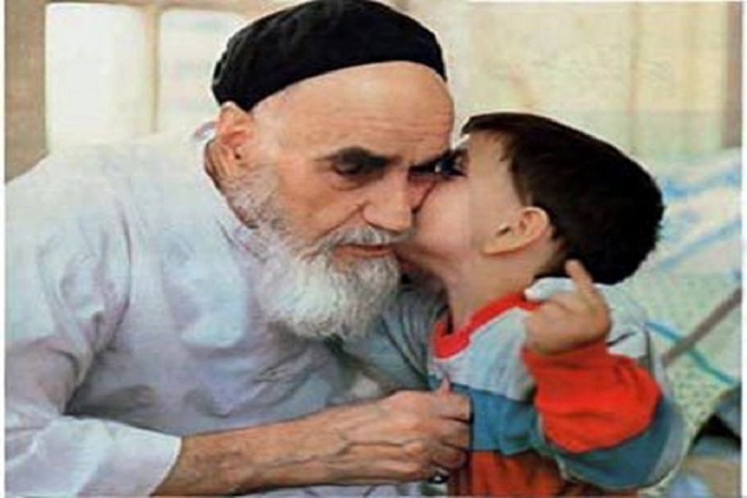 پخش نمایش رادیویی "وقتی كه كوچك بودم " به مناسبت رحلت امام خمینی "ره" 
