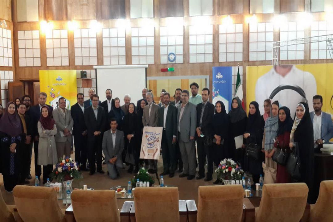 فرهنگستان از رادیو ایران به  خاطر بر پایی «آیین سخن»تقدیر كرد.