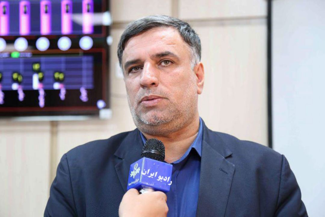 «میزبان» ،میزبان معاون وزیر نیرو در رادیو ایران  می باشد.