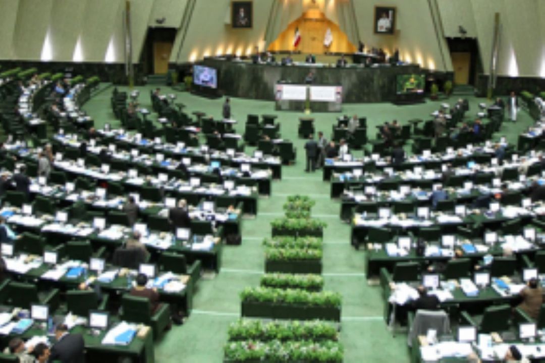 احتمال استیضاح وزیر راه در پی حادثه برخورد دو قطار 