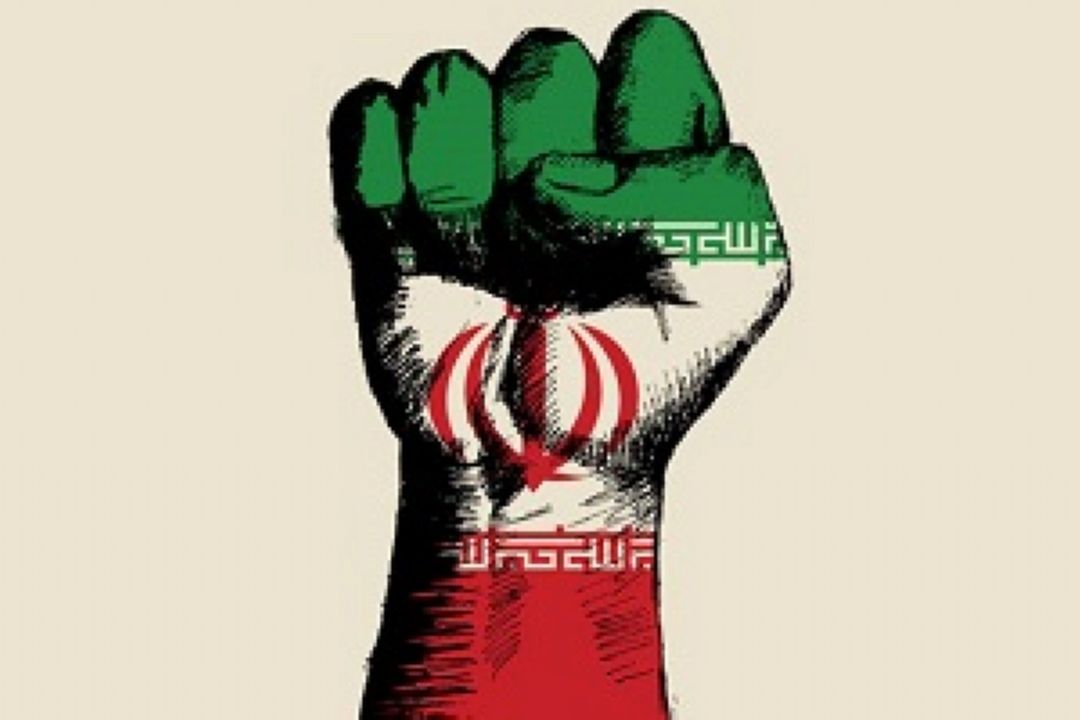 مشت خود را در مقابل دشمن باز نكنیم