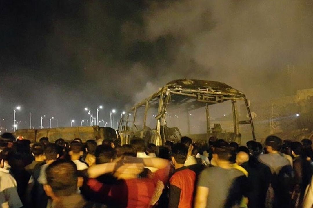 آخرین اخبار از تصادف اتوبوس با تانكر نفت در سنندج| 11 نفر كشته شدند