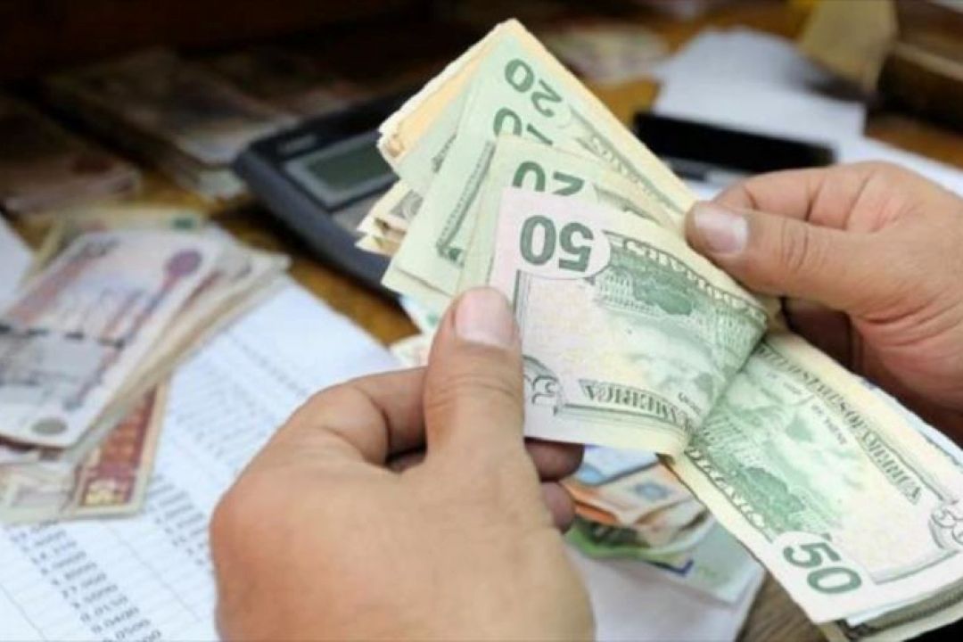 تعیین نرخ دستوری ارز خلاف مكانیزم بازار