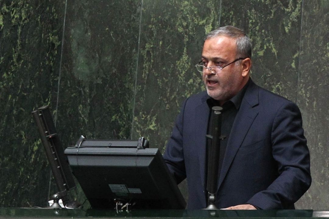 بازنشستگان نباید جایگاه رسمی در دستگاه های اجرایی داشته باشند