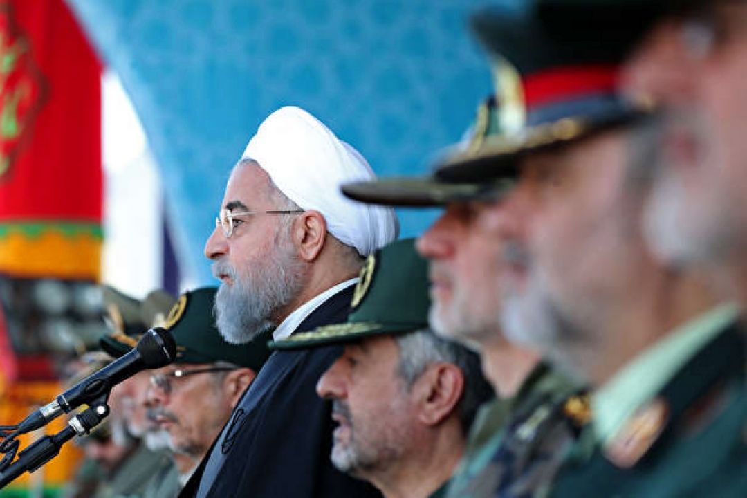 آقای روحانی در مراسم رژه نیروهای مسلح: پیام انقلاب ما از اول صلح و اجرای فرامین الهی بود
