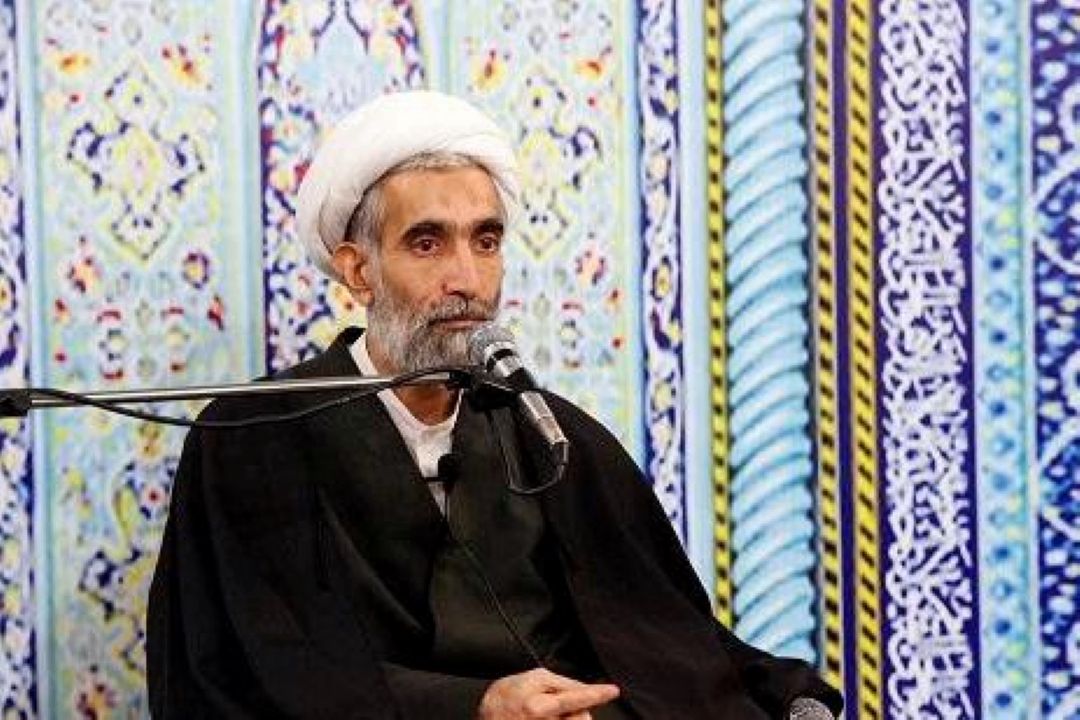 غیرسیاسی و انقلابی كردن نهضت امام حسین  از اهداف دشمنان است 