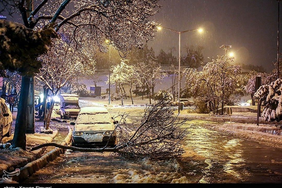 بارش برف، باران و مه‌گرفتگی در محورهای 12 استان كشور