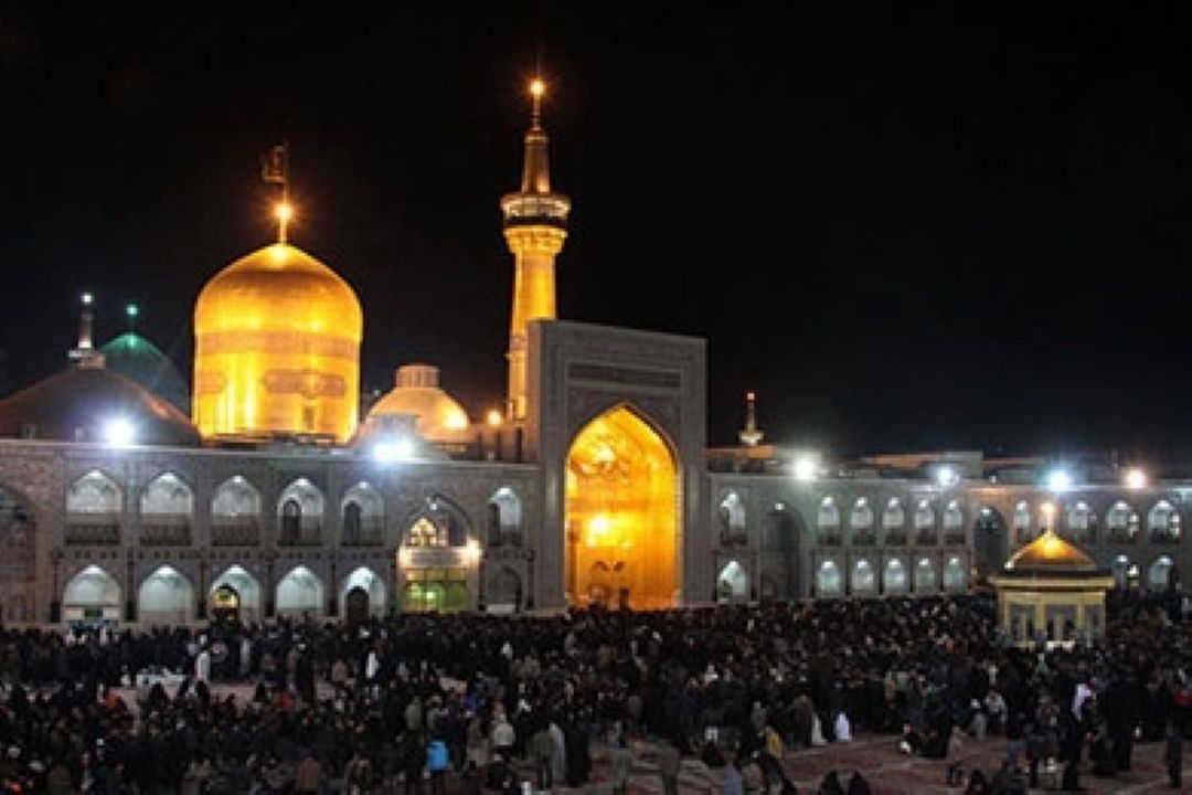 تشرف بانوی تازه مسلمان به حرم مطهر رضوی