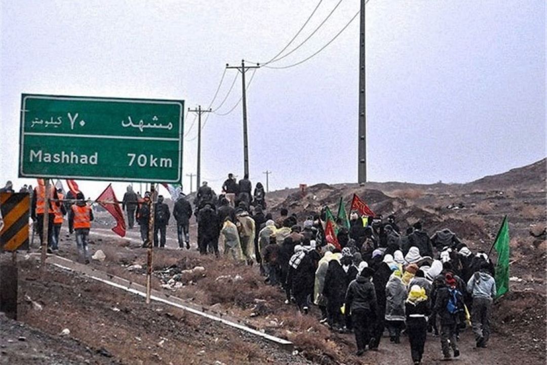 تشرف 750 زائر پیاده ایرانی و غیر ایرانی به مشهد الرضا(ع)