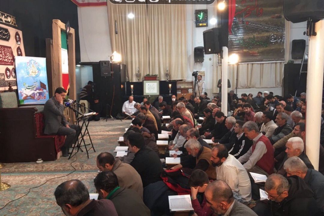 تلاوت مهدی عادلی در محفل انس با قرآن مسجد غربای شاهرود/ كاروان قرآنی انقلاب