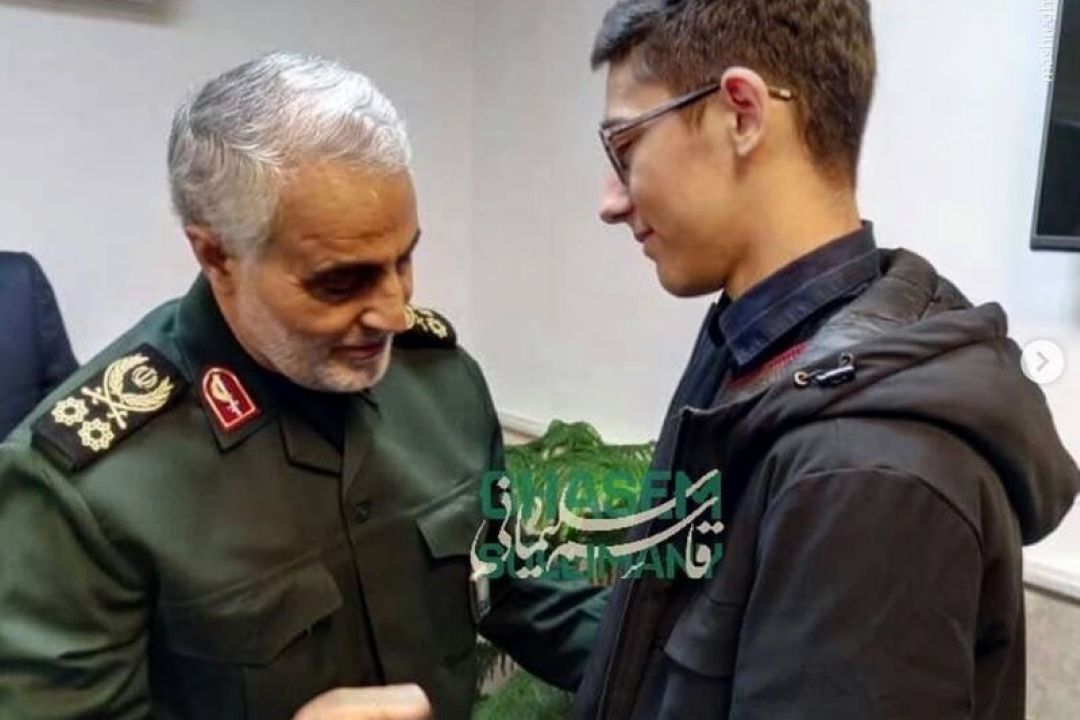 هدیه ارزشمند سردار سلیمانی به آرین غلامی شطرنج باز مخالف رژیم صهیونیستی
