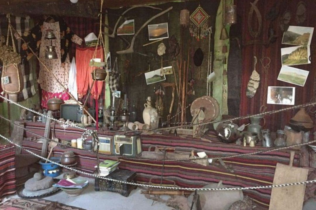 مدیر موزه مردم‌شناسی عشایری سوباتان در سی مجموعه 