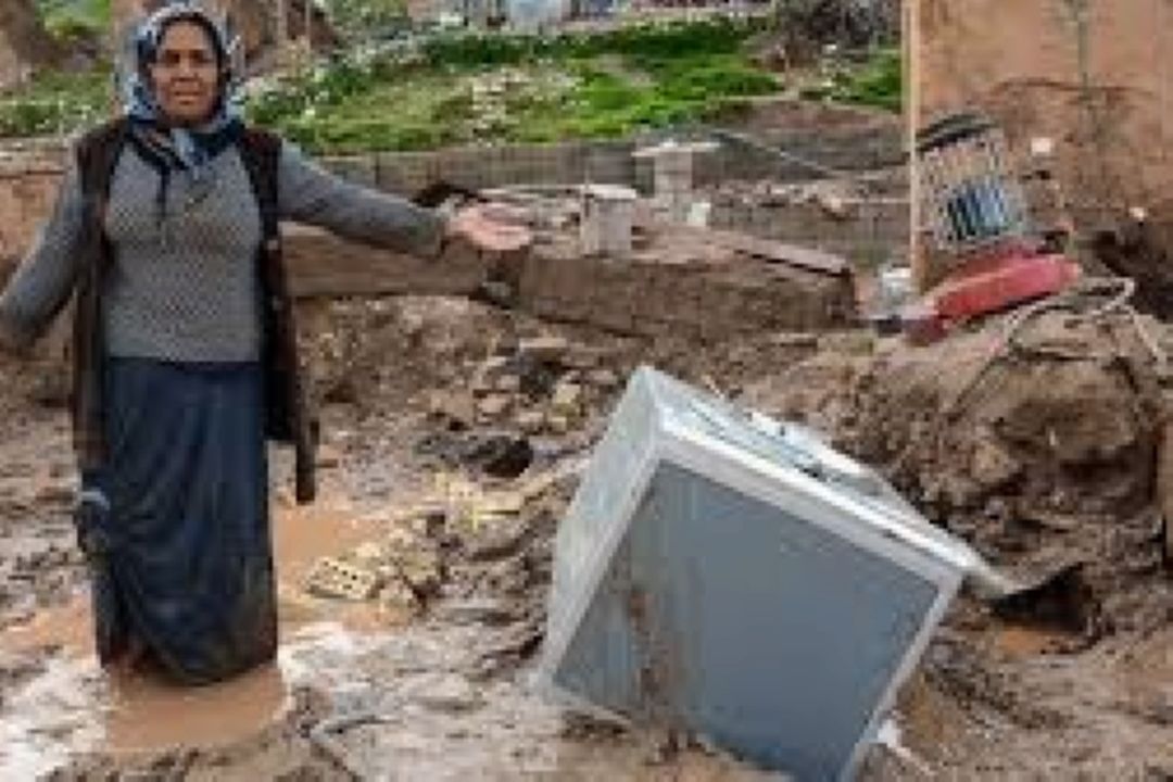 برپایی مراسم گلریزان جامعه ورزش برای كمك به سیل زدگان 