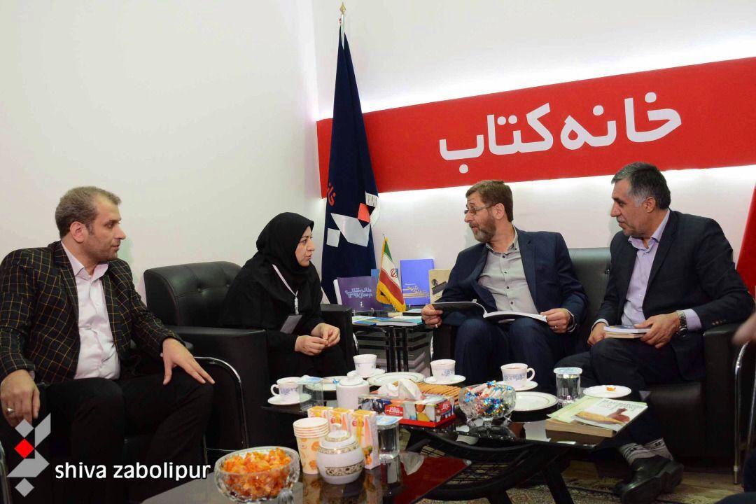 حضور معاون صدا ، مدیر رادیو فرهنگ و مدیر رادیو كتاب در نمایشگاه كتاب تهران
