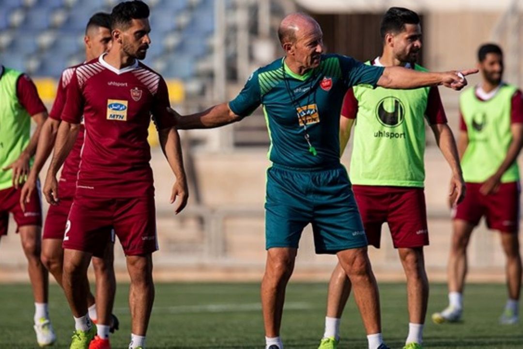 كالدرون شرایط بازیكنان پرسپولیس را در فرودگاه بررسی كرد