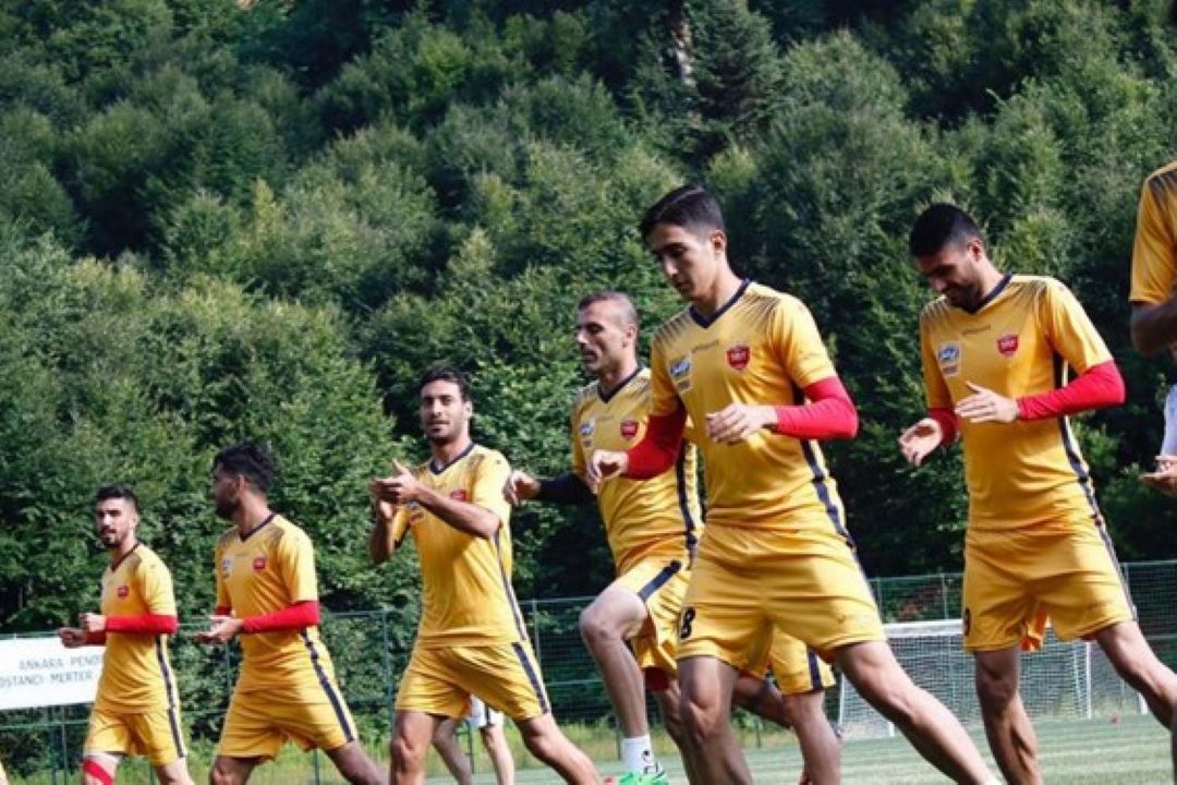 بازیكنان پرسپولیس مقابل هم قرار گرفتند