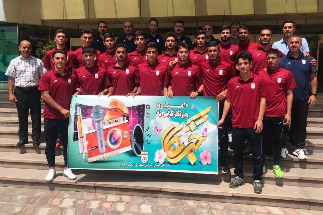 تیم فوتبال جوانان از دوشنبه روزخبرنگار را تبریك گفتند
