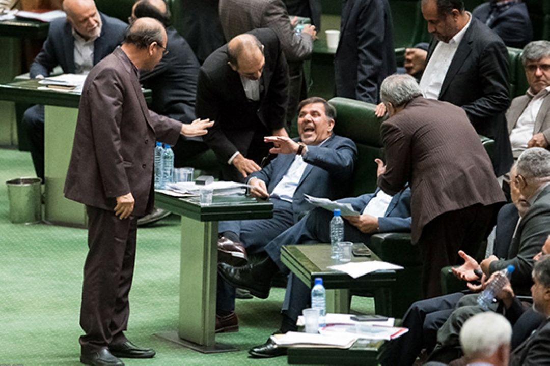 استیضاح‌ برخی وزرا ریشه در فساد دارد