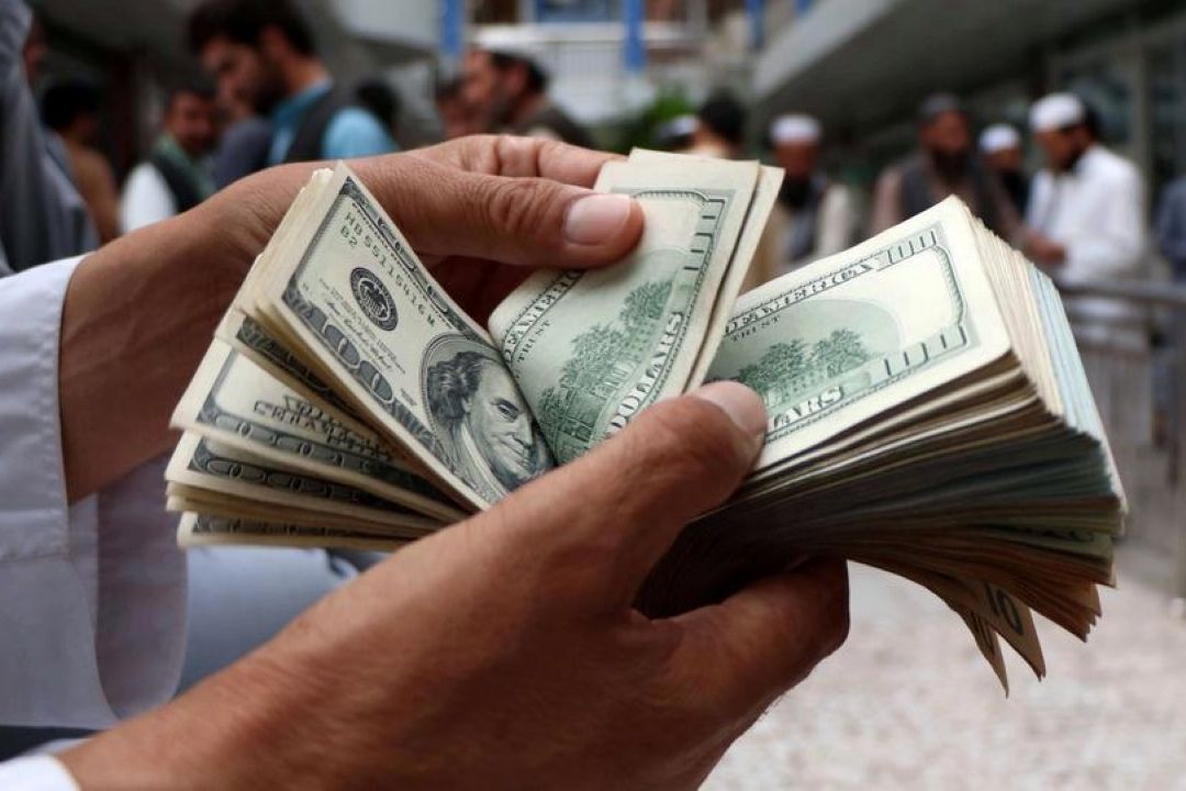 زائران حسینی به دلالان ارز مراجعه نكنند/ همراه داشتن ارز جعلی در عراق جرم است 