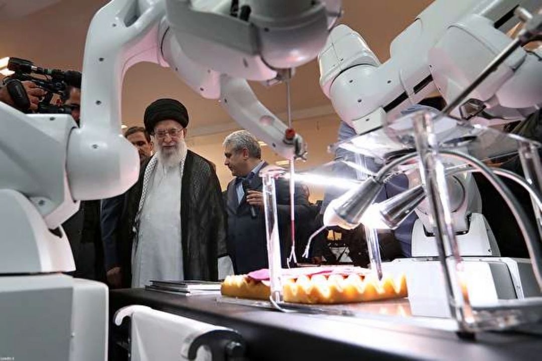 بازدید رهبر انقلاب از نمایشگاه شركت‌های دانش‌ بنیان