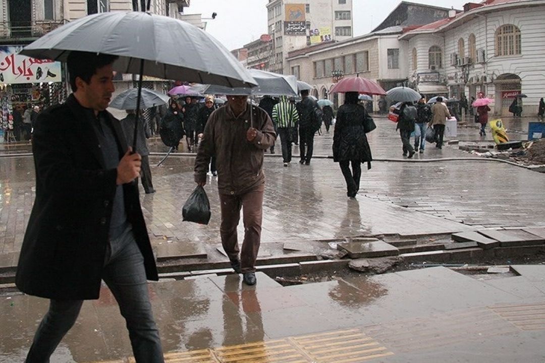 بارش سنگین باران و آب گرفتگی معابر در گیلان 